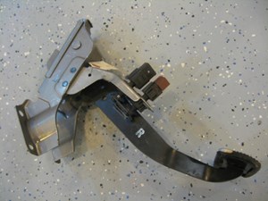 04 Nissan 350Z Brake Pedal Automatic 350z Brake Pedal Automatic R1045
