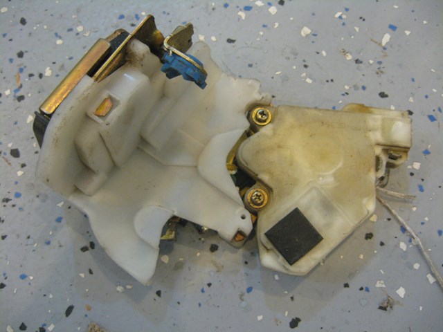 02 Subaru IMPREZA WRX Rear Driver Lock Actuator