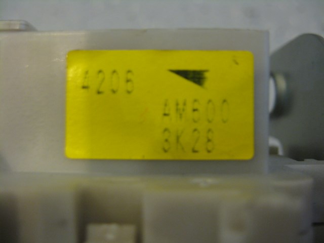 04 Nissan 350Z Interior Fuse Box AM600 