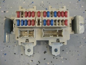 04 Nissan 350Z Interior Fuse Box AM600 