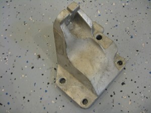 04 Nissan 350Z Driver Engine Mount Bracket