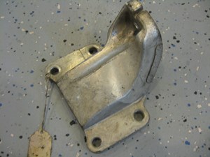 05 Nissan 350Z RH Passenger Engine Bracket  R2001