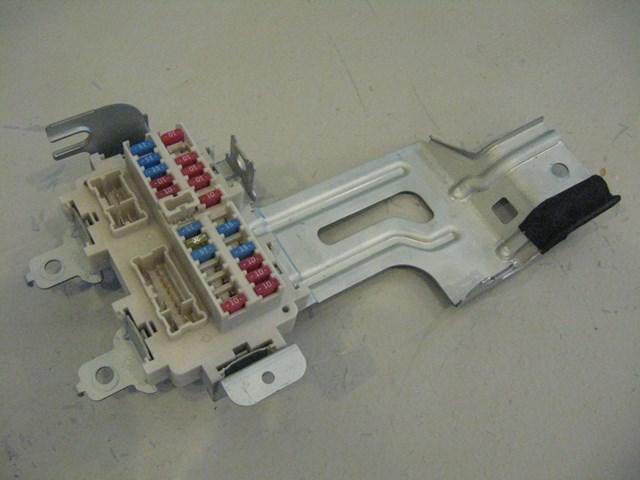 03 Nissan 350Z Interior Fuse Box W/ Bracket R3005