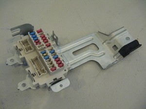 03 Nissan 350Z Interior Fuse Box W/ Bracket R3005