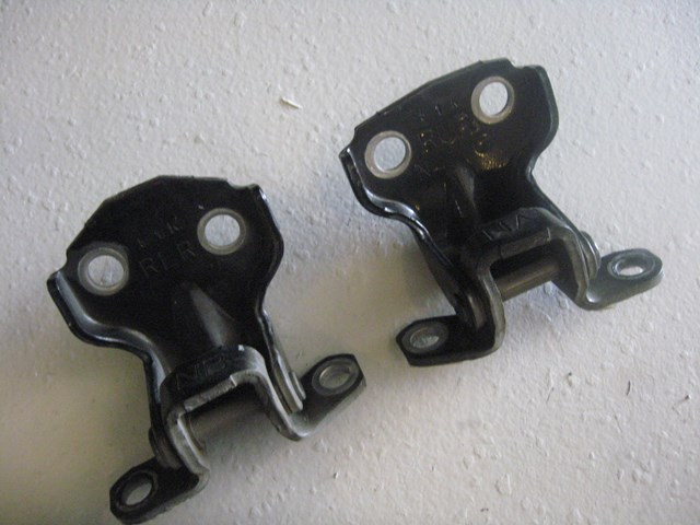 05 Subaru IMPREZA Rear RH Door Hinge Set BLACK  R3305