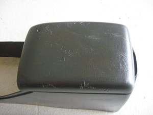 05 Subaru IMPREZA Center Console Arm Rest Scuffed  R3334