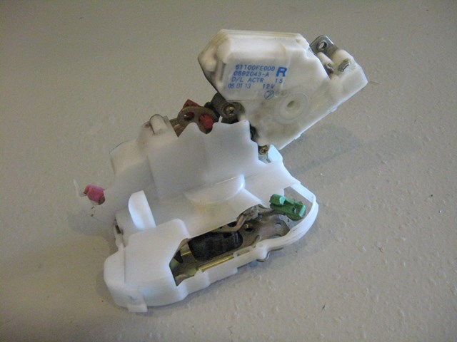 05 Subaru IMPREZA RH Front Lock Actuator 61100FE000 R3358