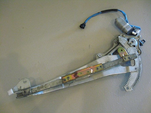 05 Subaru IMPREZA Front RH Window Motor Regulator  R3361