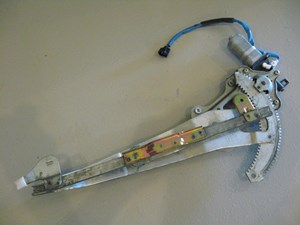 05 Subaru IMPREZA Front RH Window Motor Regulator  R3361