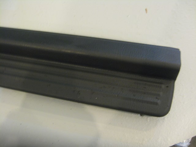 05 Subaru IMPREZA STI Front LH Door Sill Trim 94060 FE010 R3561