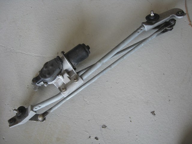 04 Nissan 350Z Front Windshield Motor  R3645
