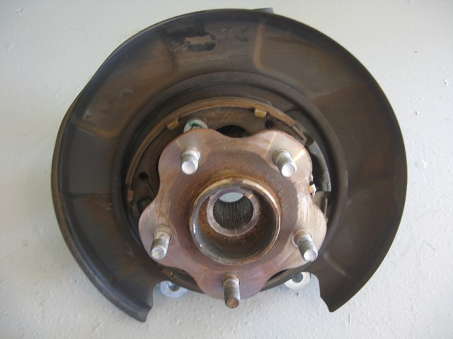 04 Nissan 350Z Rear LH Spindle Knuckle Hub  R3858