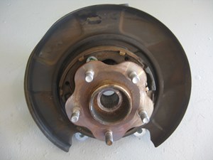 04 Nissan 350Z Rear LH Spindle Knuckle Hub  R3858