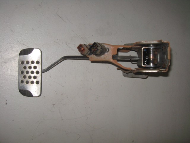 03 Nissan 350Z AT Brake Pedal w/ Sensors OEM R3981