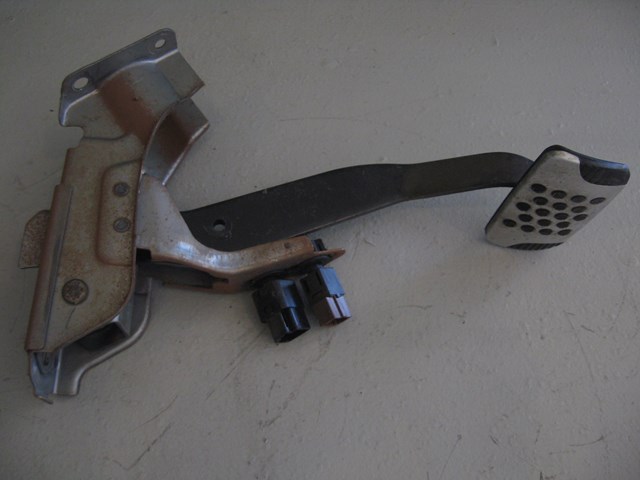 03 Nissan 350Z AT Brake Pedal w/ Sensors OEM R3981