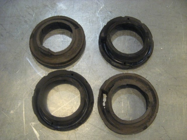 07  EQUINOX Rear Coil Spring Rubber Seats  R16989