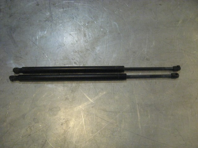 07  EQUINOX Rear Hatchback Strut Set  R16990