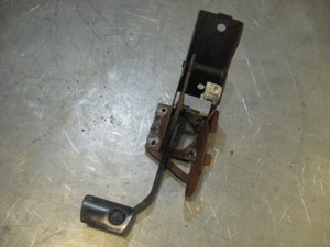 07  Chevy EQUINOX AT Brake Pedal  R17028
