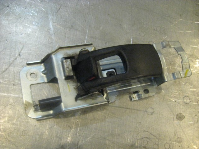 07  EQUINOX Rear RH Interior Door Handle  R17057