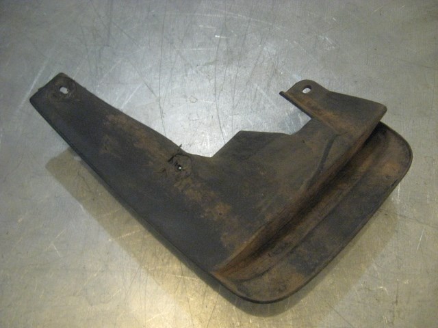 01 Subaru LEGACY Front RH Mud Flap Guard  R17105