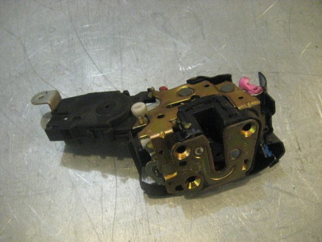 01 Subaru LEGACY Front RH Door Lock Actuator  R17109