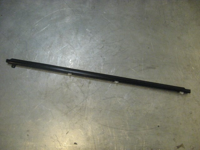 01 Subaru LEGACY Front RH Exterior Window Sill  R17124
