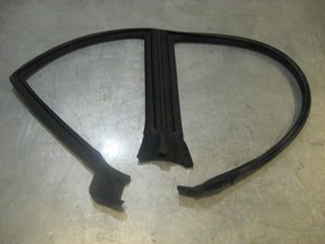 01 Subaru LEGACY Right Passenger ABC Pillar Body Seal  R17125