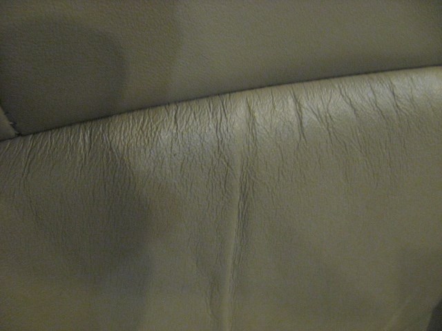 01 Subaru LEGACY Front RH Leather Seat Assembly  R17127