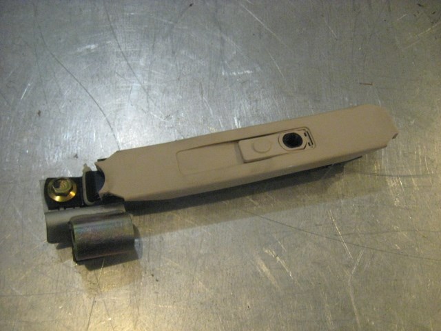 01 Subaru LEGACY Front RH Seat Belt Adjuster Bracket  R17141