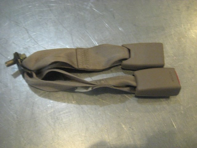 01 Subaru LEGACY Rear Left / Center Seat Belt Buckles  R17211