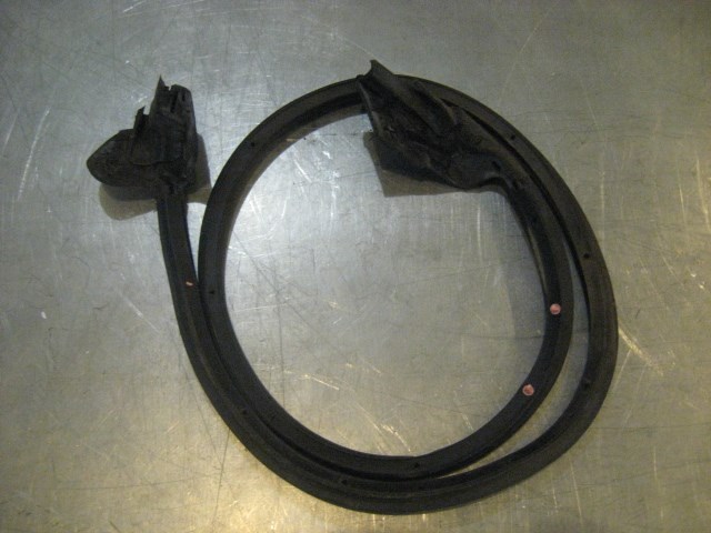 01 Subaru LEGACY Rear LH Door Seal On Door  R17216