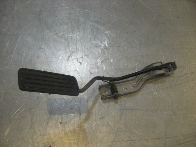 01 Subaru LEGACY Gas Pedal  R17329
