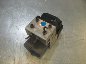 01 Subaru LEGACY Outback MT ABS Module Pump 27534 AE01A R17330