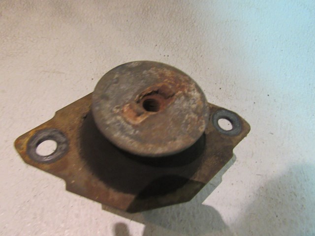 96 Volkswagen JETTA LH Driver Engine Mount  R11120