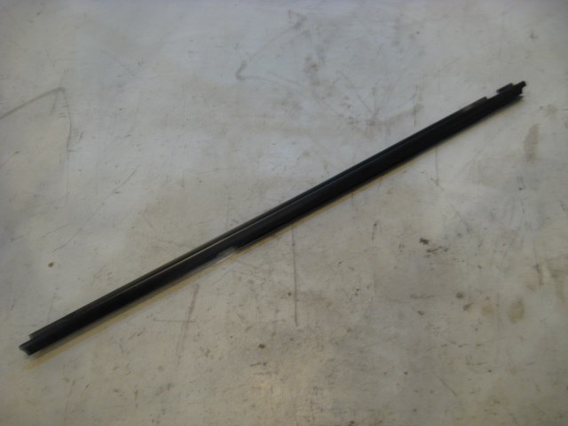 96 Volkswagen JETTA Rear RH Passenger Window Seal  R11126
