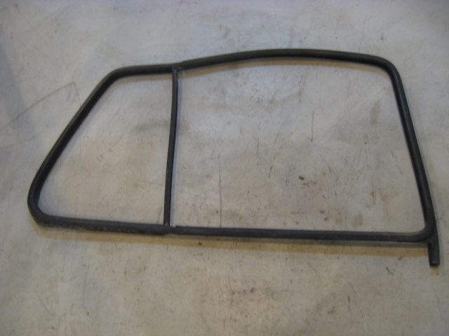 96 Volkswagen JETTA Rear RH Window Seal  R11138