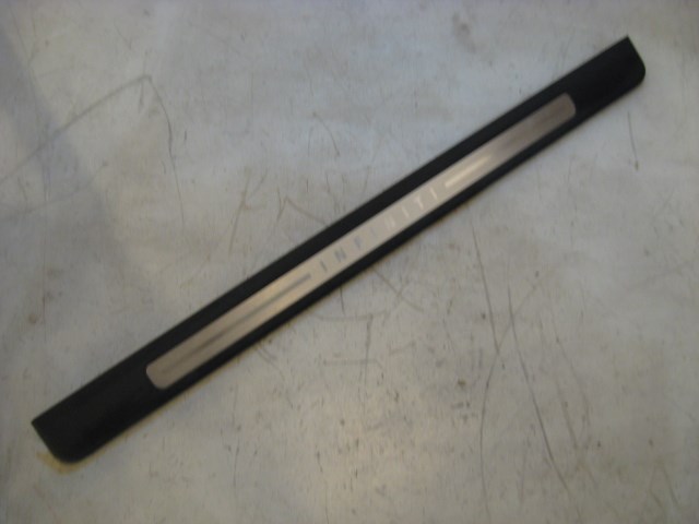 08 Infiniti G37 RH Passenger Door Sill Plate  R11268