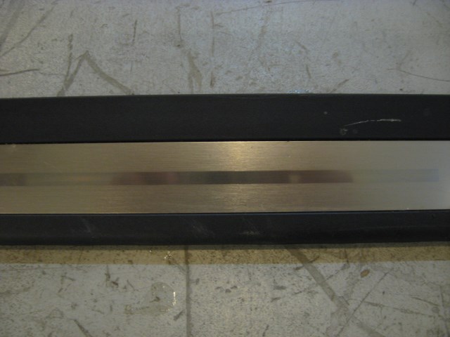 08 Infiniti G37 LH Driver Door Sill Plate  R11359