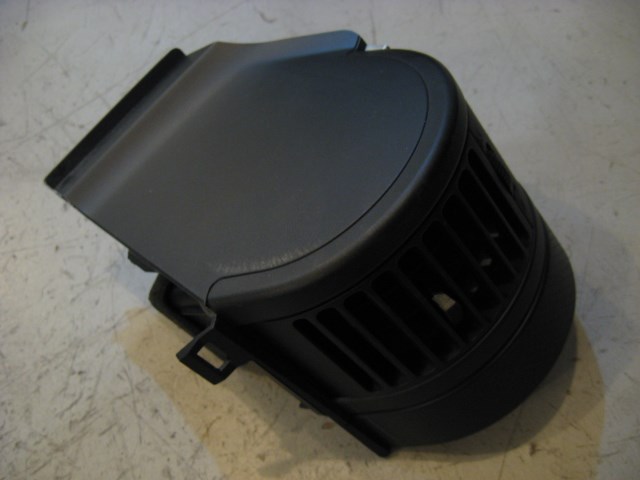 03 Infiniti G35 LH Dash Vent  R11590