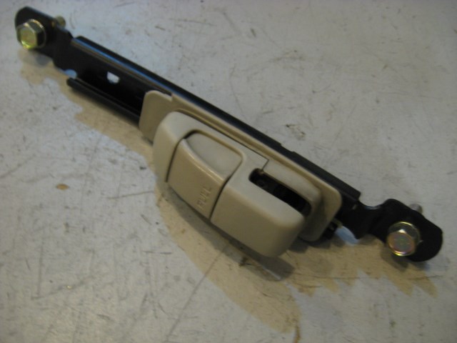 03 Infiniti G35 Front LH Seat Belt Adjuster  R11597