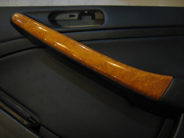 03 Infiniti G35 Front RH Passenger Door Panel  R11603