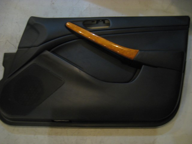 03 Infiniti G35 Front RH Passenger Door Panel  R11603