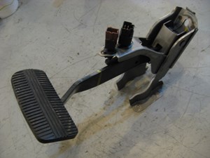 03 Infiniti G35 Sedan Brake Pedal Assy  R11612