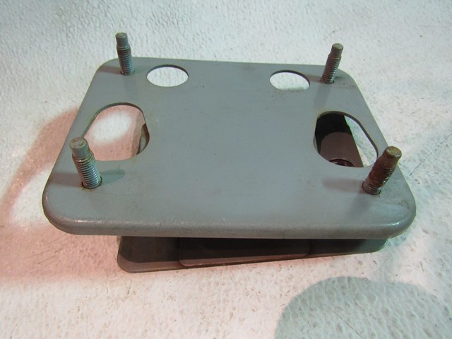 2003 Infiniti G35 Sedan Rear RH Bumper Bracket  R11638