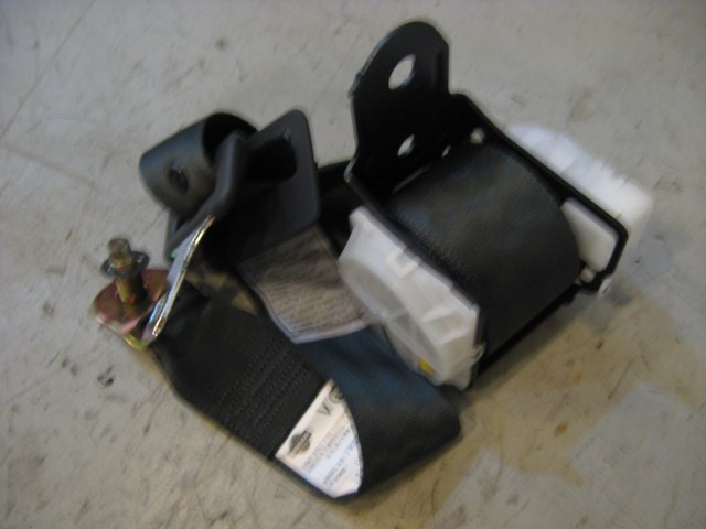 03 Infiniti G35 Rear RH Passenger Seat Belt  R11641