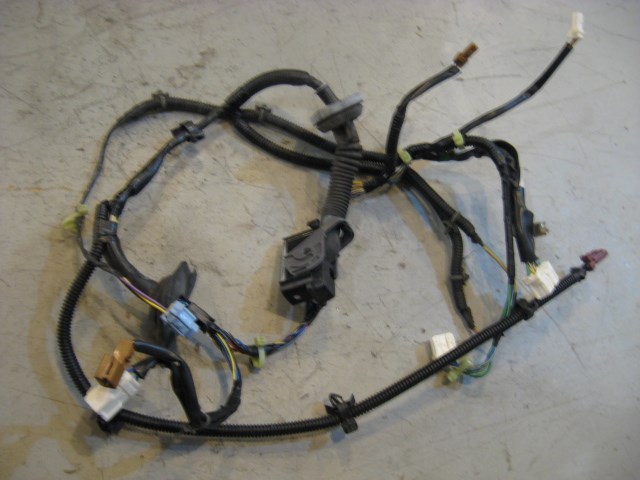 03 Infiniti G35 Front LH Driver Door Harness 24125 AM604 R11646