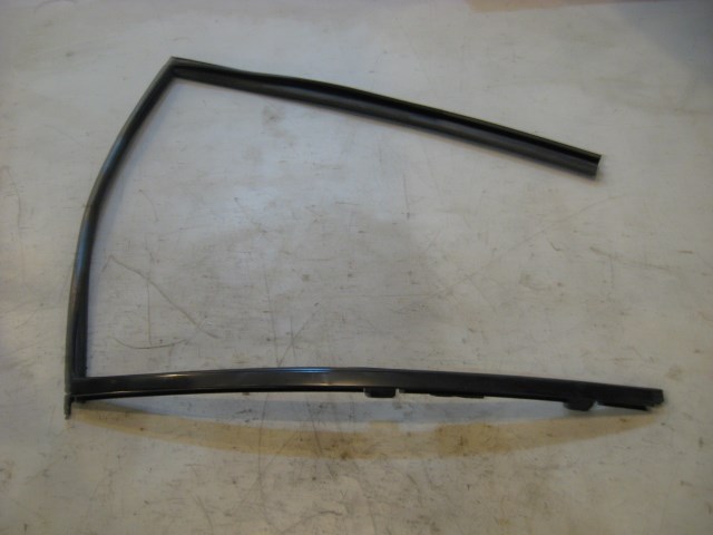 03 Infiniti G35 Rear RH Door Seal Moulding  R11710