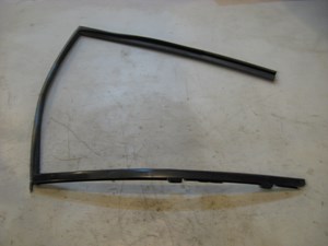03 Infiniti G35 Rear RH Door Seal Moulding  R11710