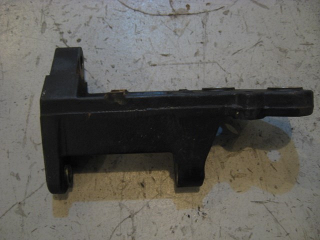 03 Infiniti G35 Alternator Bracket  R11835