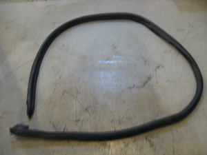99 Porsche BOXSTER RH Passenger Door Seal 986.537.076.01 R11926